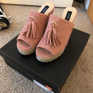 ONLY WORN ONCE!! ESPADRILLE BLUSH WEDGES W/ TASSLE